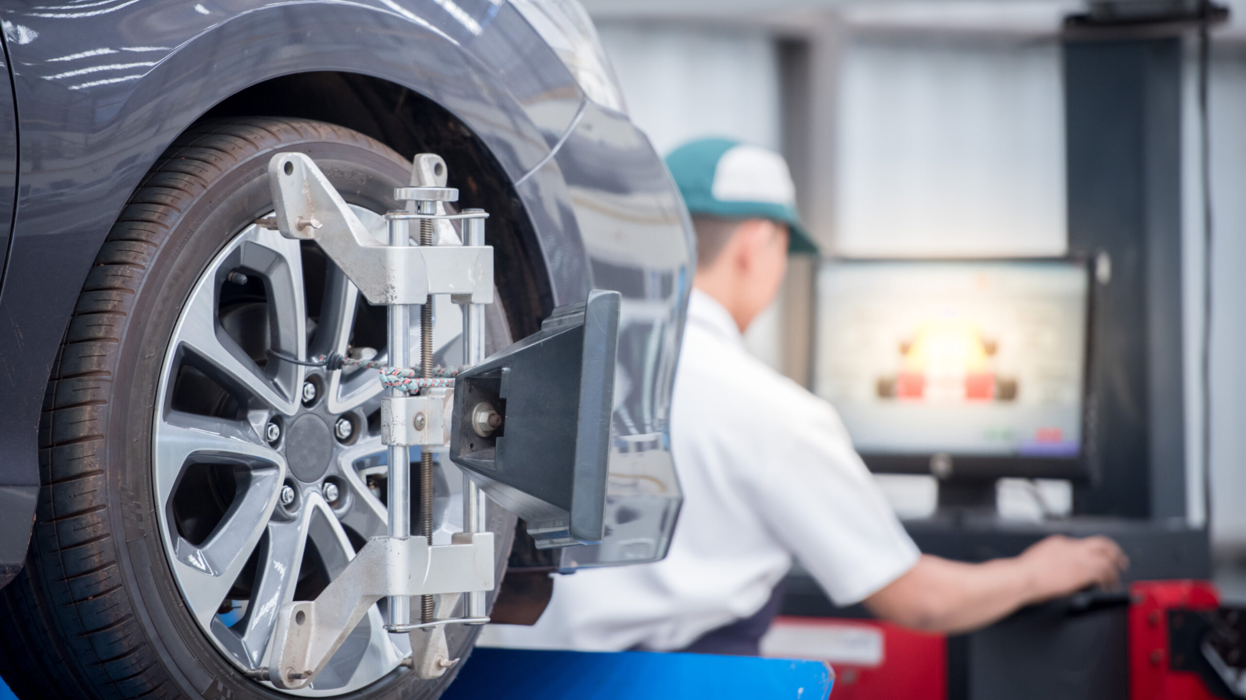 Achieving Perfect Wheel Alignment Your Guide to a Smooth Ride at AutoZone Manchester Tyres